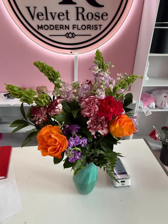 Fresh mixed flower vase arrangement at Velvet Rose